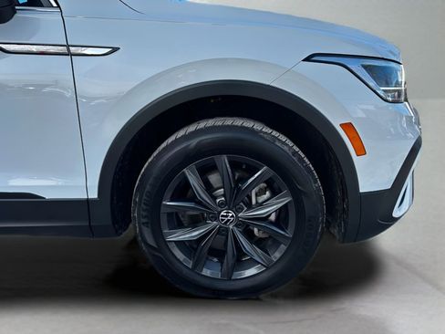 Used 2024 Volkswagen Tiguan SE image 10