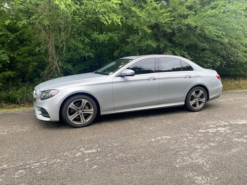 Used 2017 Mercedes-Benz E 300 4MATIC image 4