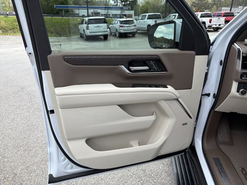 New 2026 GMC Yukon Denali w/ Denali Reserve Package image 12