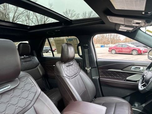 Used 2025 Ford Explorer Platinum w/ Ultimate Package image 27