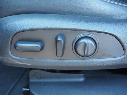 Used 2023 GMC Acadia SLT image 15