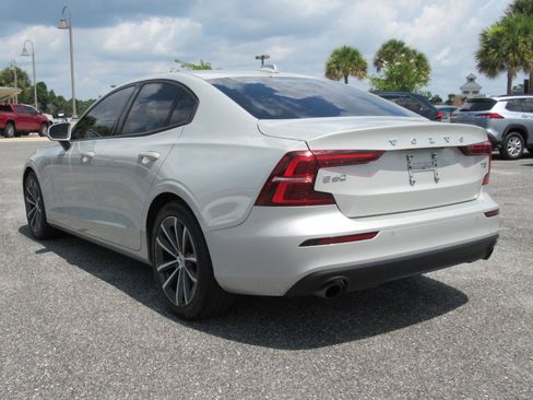 Used 2021 Volvo S60 T5 Momentum FWD image 5