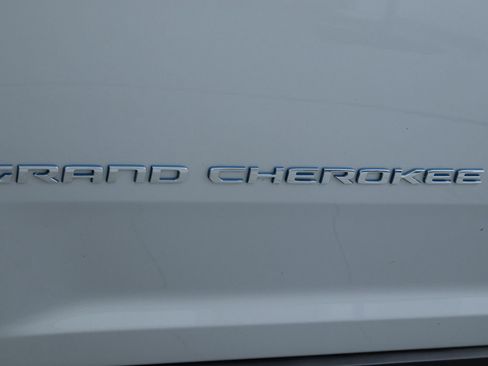 Used 2023 Jeep Grand Cherokee 4WD 4xe w/ Luxury Tech Group II image 34