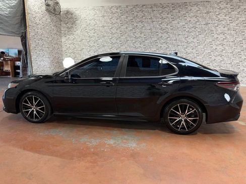 Used 2022 Toyota Camry SE FWD image 4