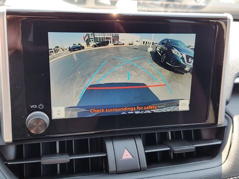 Used 2025 Toyota RAV4 XLE AWD/4WD image 15