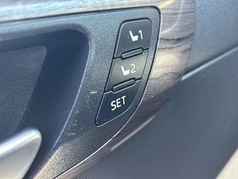 Used 2021 Toyota Highlander Limited AWD/4WD image 25