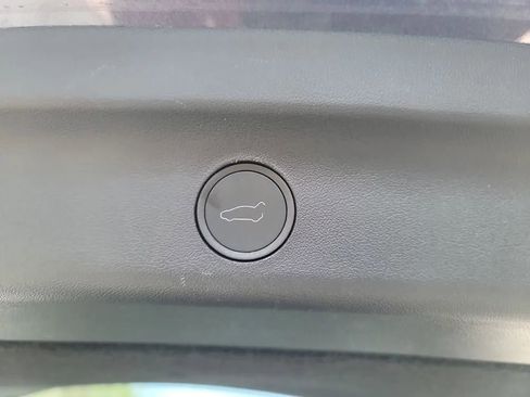 Used 2023 Tesla Model Y 2WD image 28