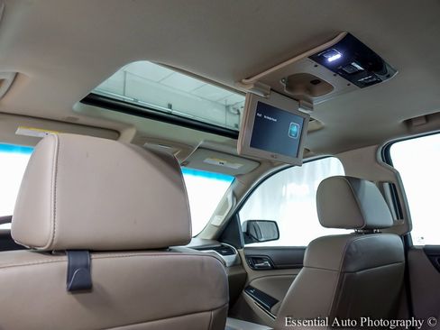 Used 2017 GMC Yukon SLT w/ Premium Edition image 13