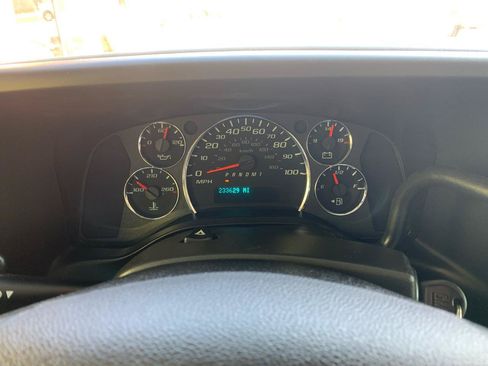 Used 2021 Chevrolet Express 2500 w/ Driver Convenience Package RWD image 29