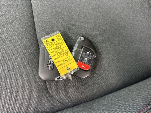 Used 2025 Jeep Wrangler Unlimited Rubicon image 31