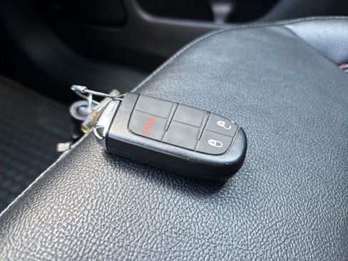 Used 2025 Jeep Compass Trailhawk AWD/4WD image 18