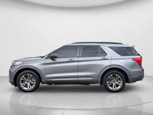 Used 2021 Ford Explorer XLT w/ Equipment Group 202A AWD/4WD image 8
