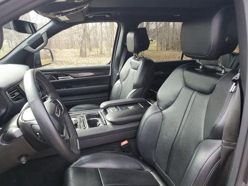Used 2024 Jeep Wagoneer 4WD w/ Premium Group I image 7