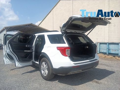 Used 2021 Ford Explorer XLT w/ Equipment Group 202A RWD image 13