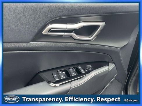 Used 2023 Kia Sportage EX image 17