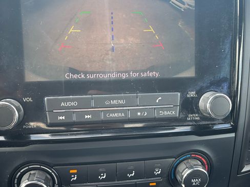 Used 2022 Nissan Titan S image 10