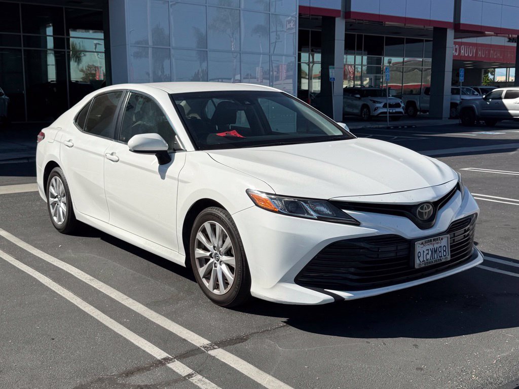 Used 2018 Toyota Camry LE FWD image 1