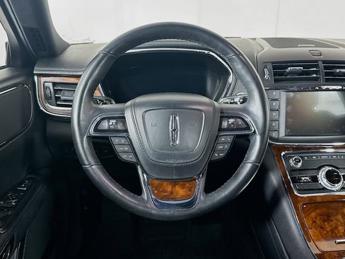Used 2017 Lincoln Continental Reserve FWD image 18
