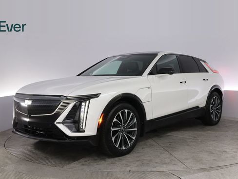Used 2024 Cadillac Lyriq Sport AWD/4WD image 2