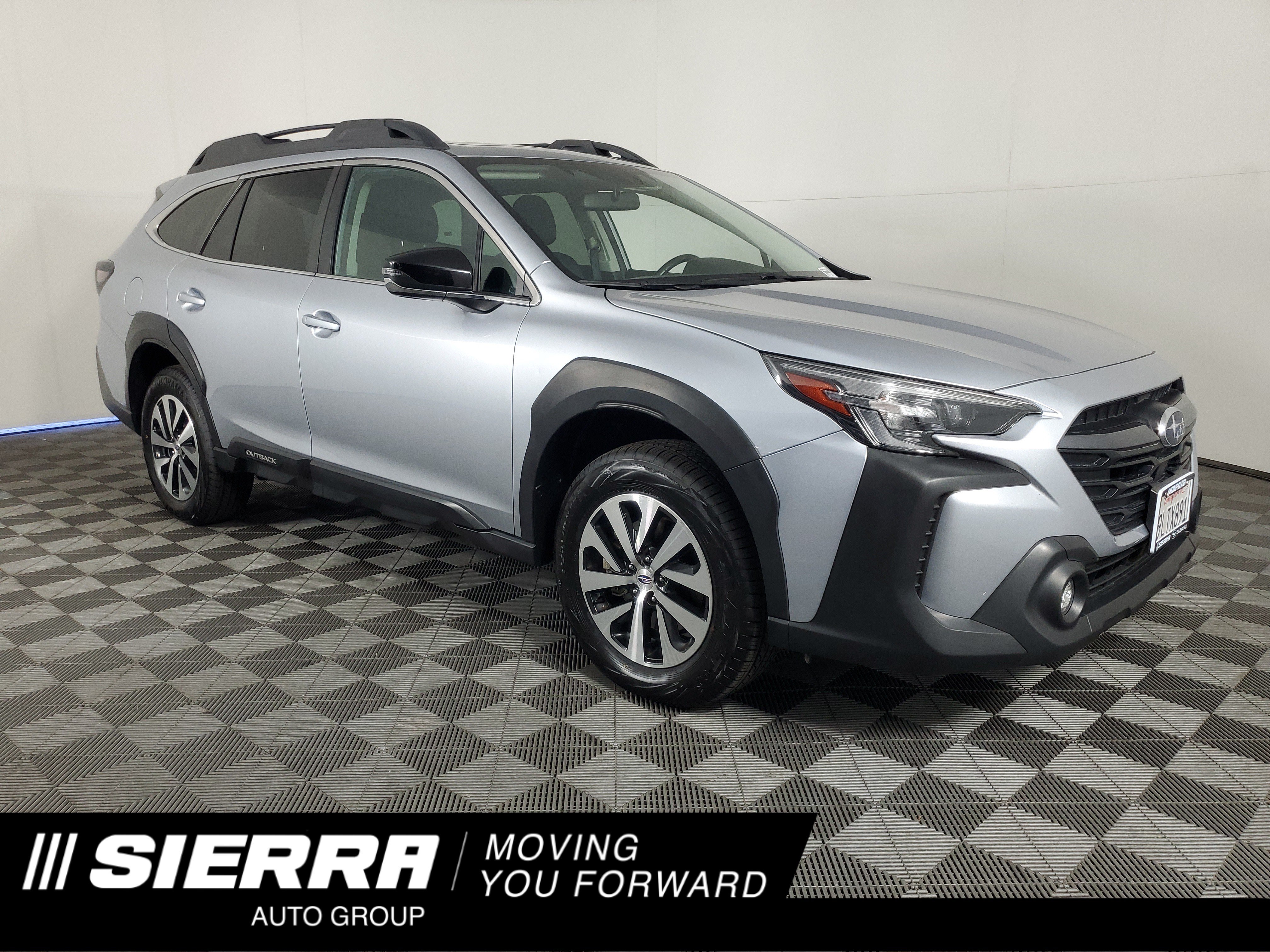 Used 2025 Subaru Outback Premium AWD/4WD image 1