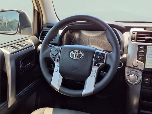Used 2021 Toyota 4Runner SR5 Premium w/ Moonroof Package RWD image 13