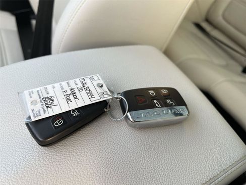 Used 2020 Jaguar F-PACE Prestige image 28