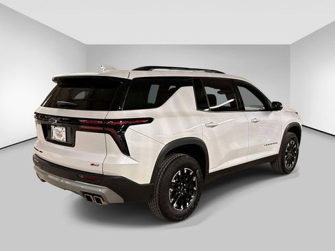 Used 2024 Chevrolet Traverse Z71 image 5