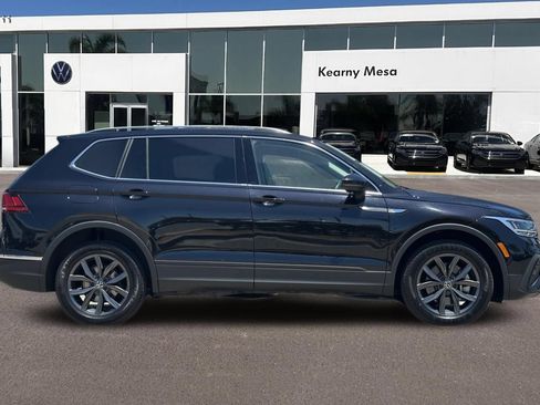 Used 2024 Volkswagen Tiguan SE FWD image 3