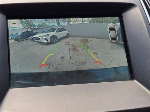 Used 2018 Ford Edge Titanium FWD image 11