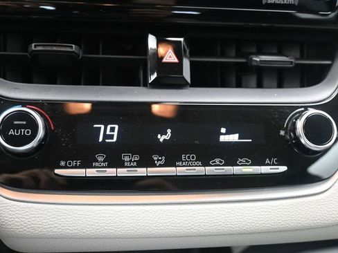 Used 2022 Toyota Corolla LE image 12