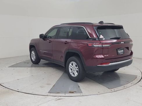 New 2025 Jeep Grand Cherokee Laredo image 11