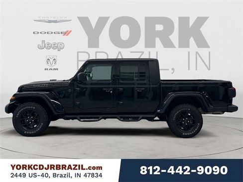 Used 2024 Jeep Gladiator Sport image 2