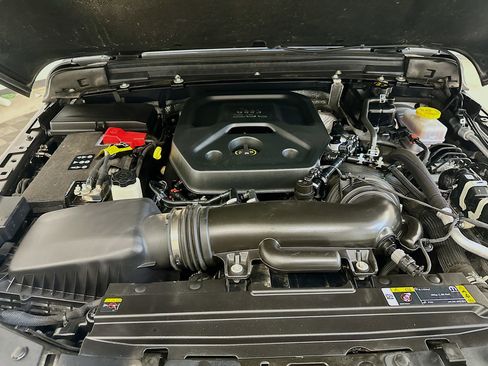 Used 2025 Jeep Wrangler Sahara image 33