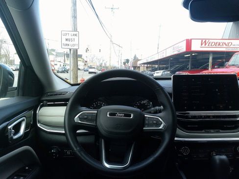 Used 2022 Jeep Compass Limited image 16