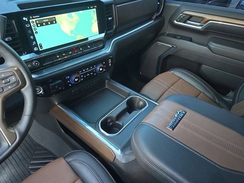 Used 2024 Chevrolet Silverado 2500 High Country w/ High Country Premium Package image 24