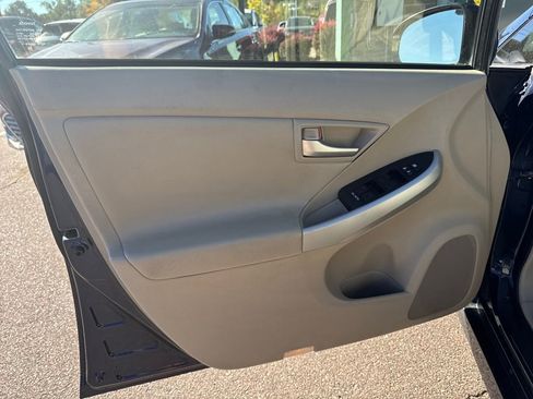 Used 2014 Toyota Prius Four image 19