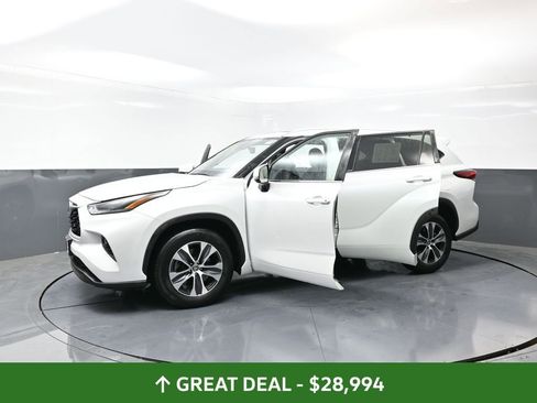 Used 2023 Toyota Highlander XLE image 62