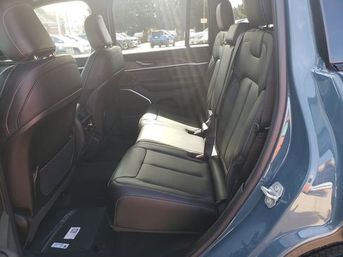 New 2026 Jeep Grand Cherokee Limited AWD/4WD image 11