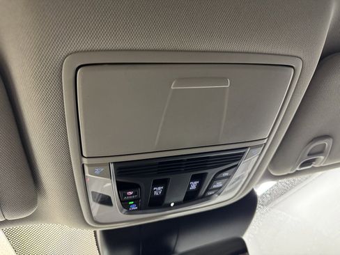 Used 2024 Acura RDX SH-AWD image 32