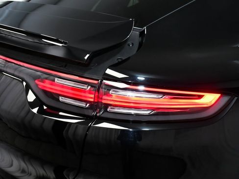 Used 2022 Porsche Cayenne Platinum Edition image 85