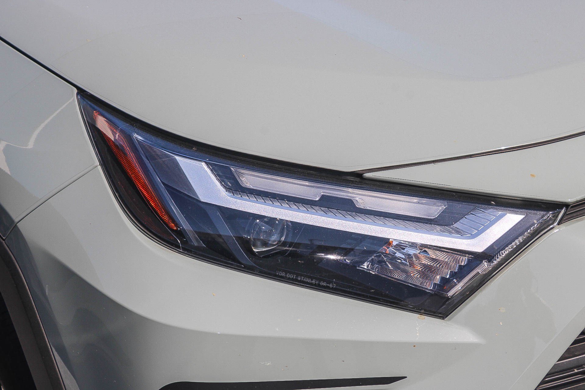 Used 2022 Toyota RAV4 XLE Premium AWD/4WD image 2