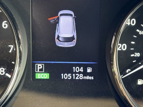 Used 2018 Nissan Rogue SV image 16