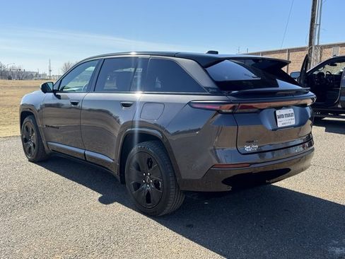 Used 2024 Jeep Wagoneer Launch Edition image 4