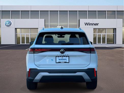 New 2026 Volkswagen Tiguan SE FWD image 4