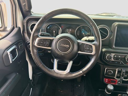 Used 2023 Jeep Wrangler Unlimited Rubicon 4xe w/ Cold Weather Group AWD/4WD image 17