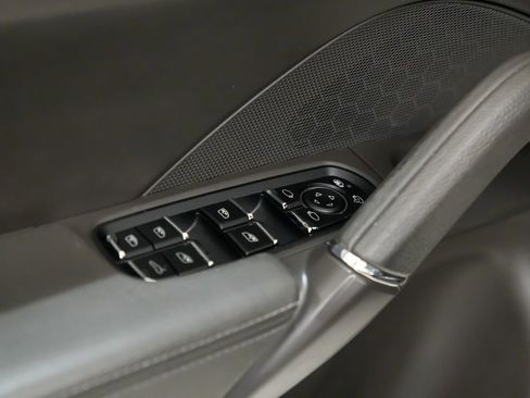 Used 2016 Porsche Cayenne S image 22