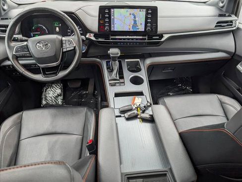 Certified 2022 Toyota Sienna XSE w/ XSE Plus Package FWD image 17