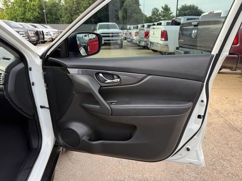 Used 2018 Nissan Rogue SV w/ Premium Package AWD/4WD image 11