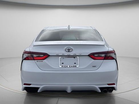 Used 2022 Toyota Camry SE FWD image 6