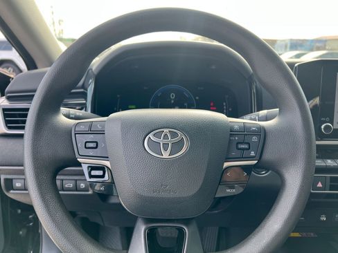 Used 2025 Toyota Camry LE image 27